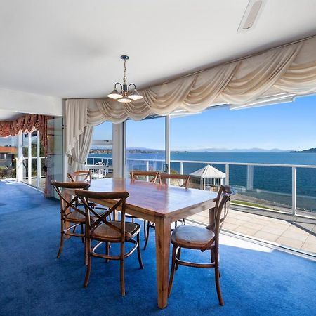 Spectacular Lakefront Home 타우포 호 외부 사진