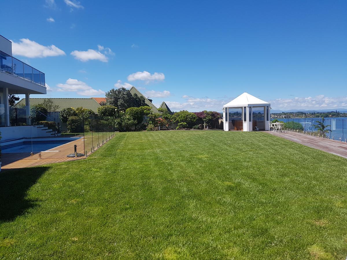 Spectacular Lakefront Home 타우포 호 외부 사진