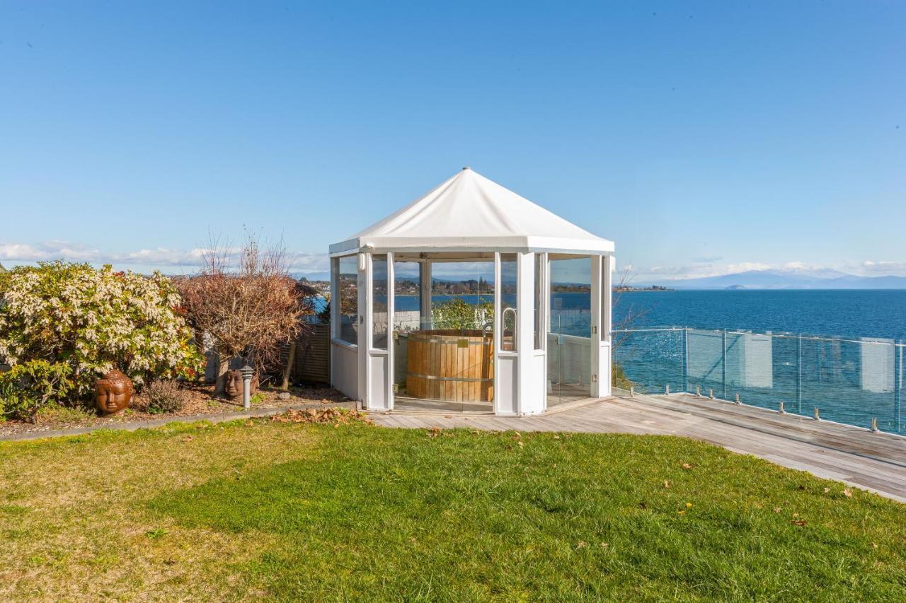Spectacular Lakefront Home 타우포 호 외부 사진