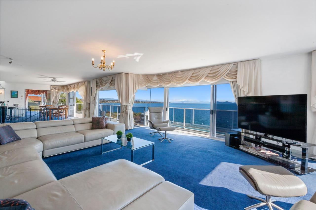 Spectacular Lakefront Home 타우포 호 외부 사진