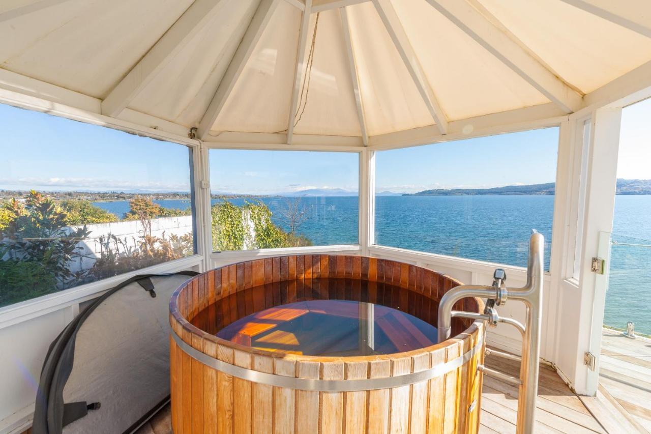 Spectacular Lakefront Home 타우포 호 외부 사진