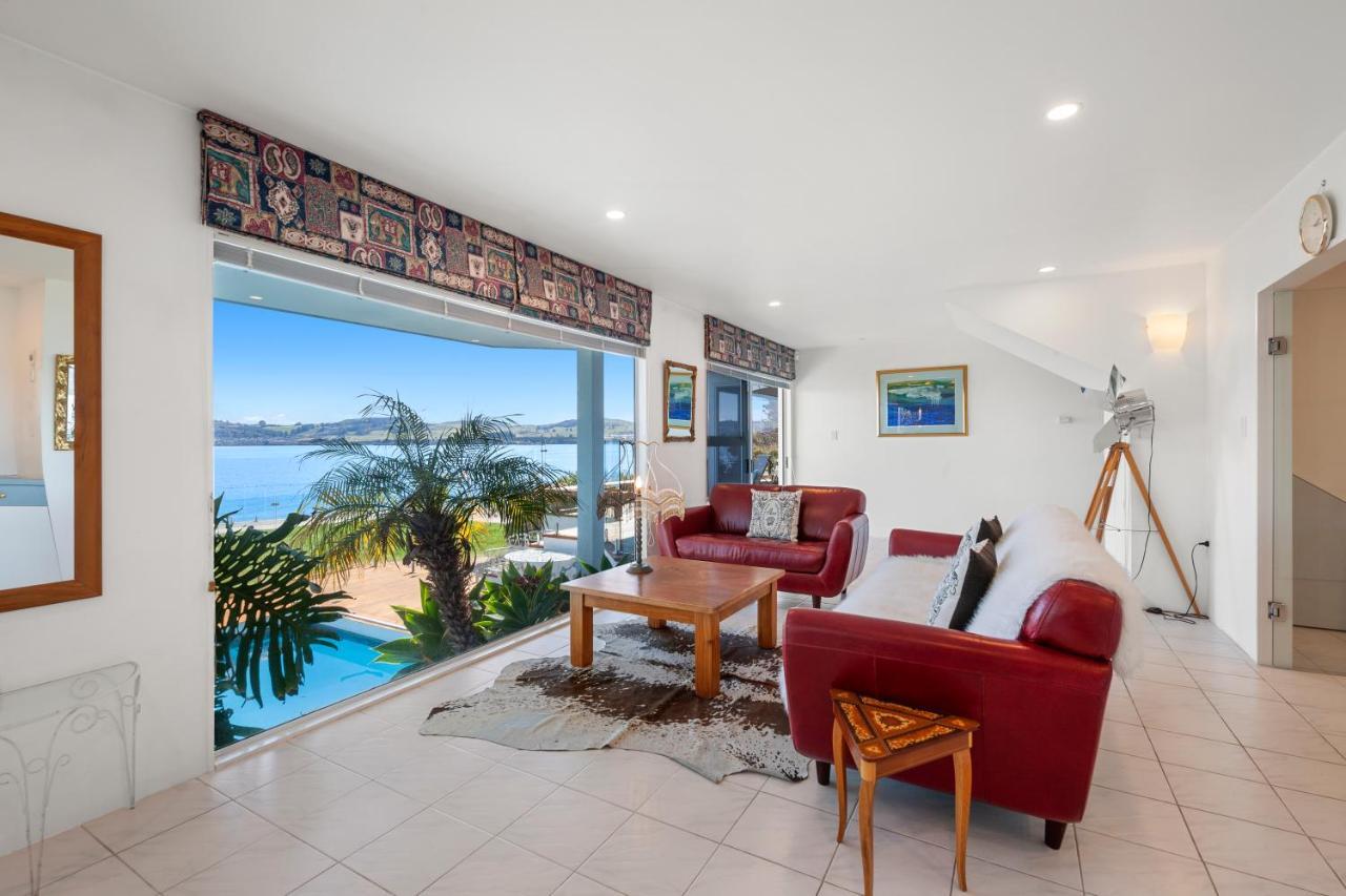 Spectacular Lakefront Home 타우포 호 외부 사진