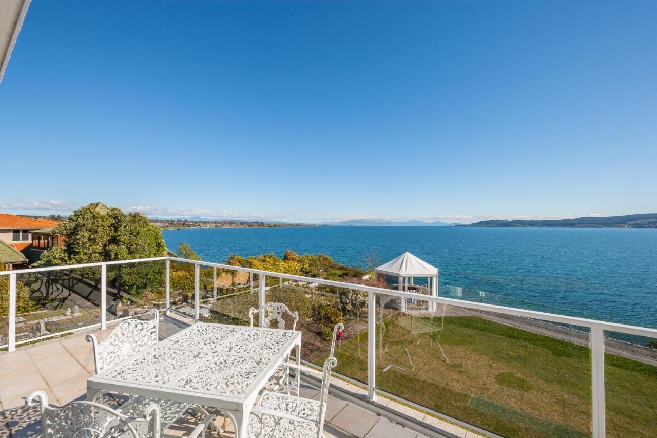Spectacular Lakefront Home 타우포 호 외부 사진